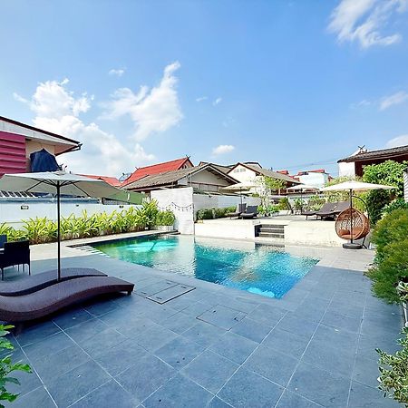 Ostello The White House Rachamankha เดอะ ไวท์เฮ้าส์ ราชมรรคา Chiang Mai Esterno foto