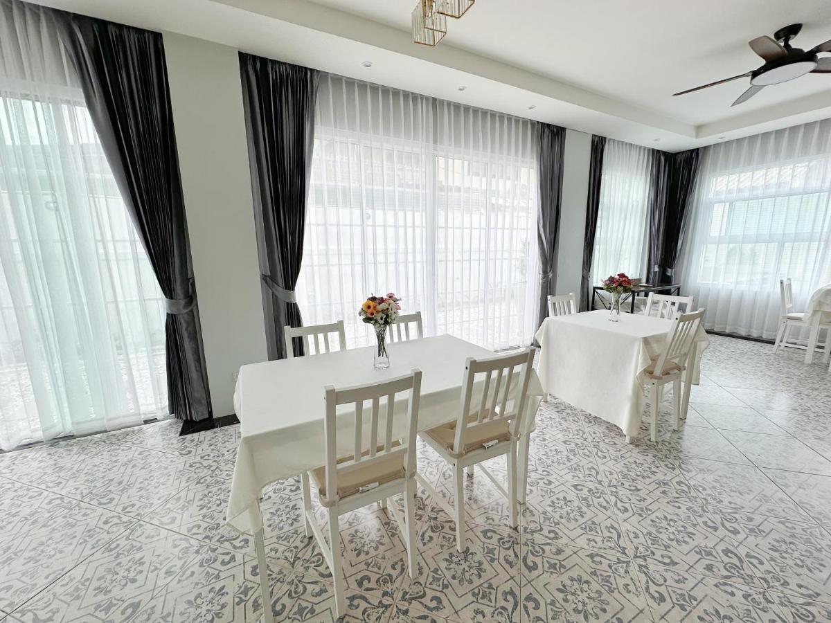 Ostello The White House Rachamankha เดอะ ไวท์เฮ้าส์ ราชมรรคา Chiang Mai Esterno foto