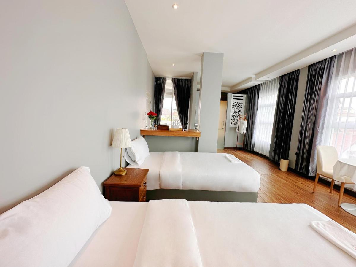 Ostello The White House Rachamankha เดอะ ไวท์เฮ้าส์ ราชมรรคา Chiang Mai Esterno foto