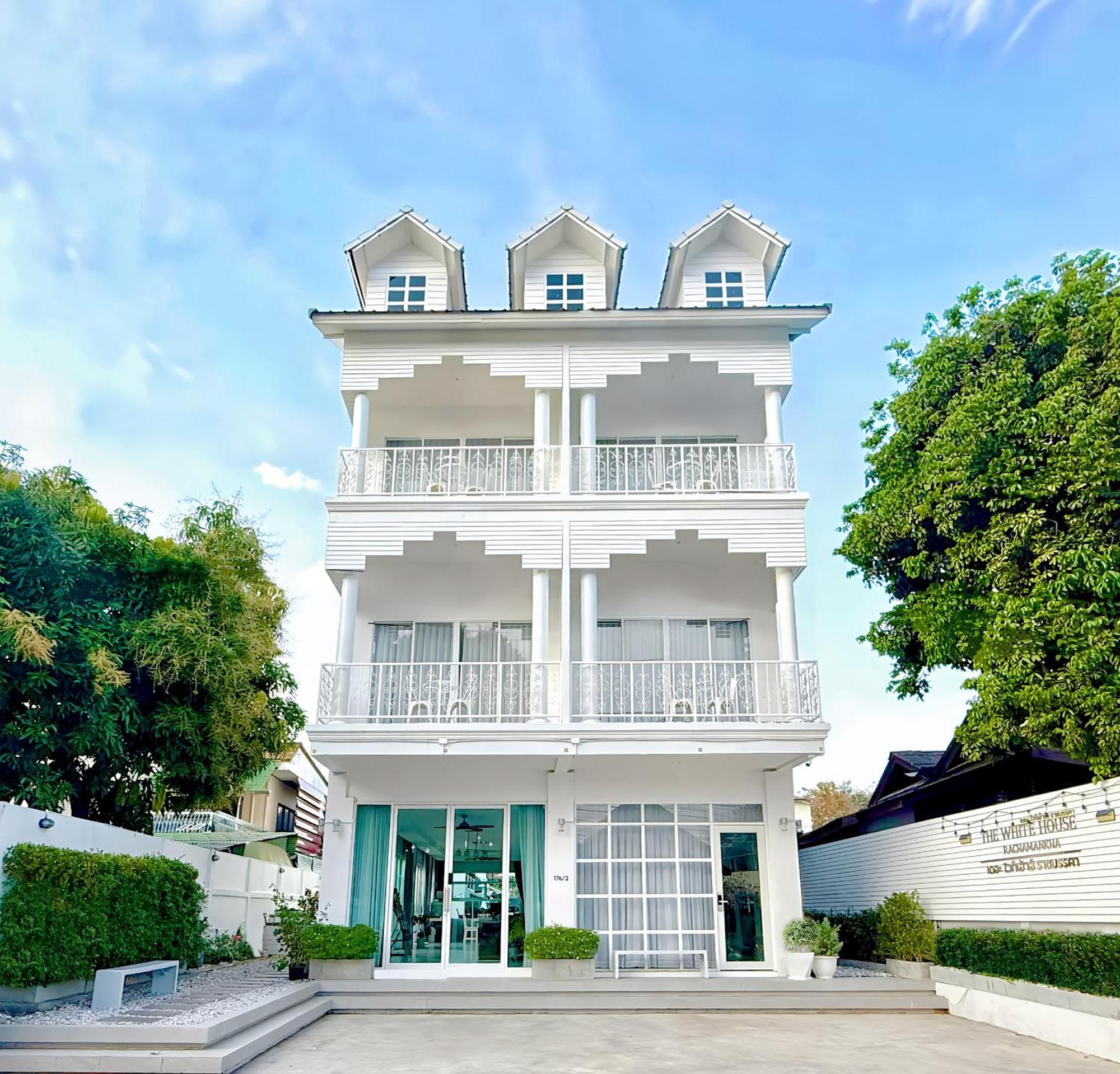 Ostello The White House Rachamankha เดอะ ไวท์เฮ้าส์ ราชมรรคา Chiang Mai Esterno foto