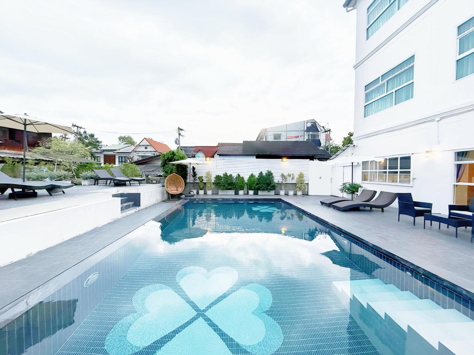 Ostello The White House Rachamankha เดอะ ไวท์เฮ้าส์ ราชมรรคา Chiang Mai Esterno foto